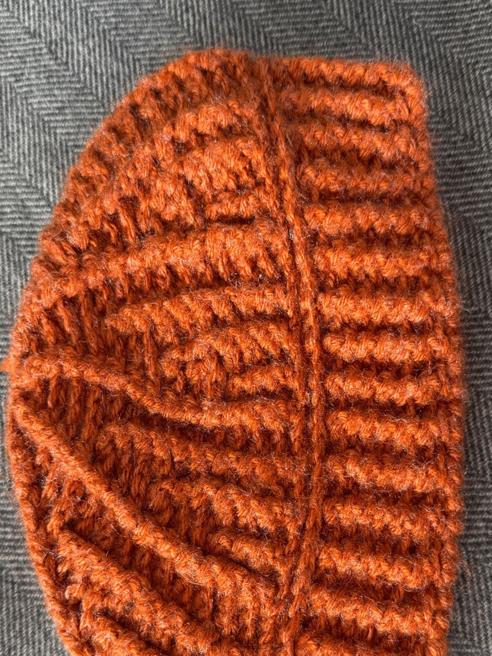 NWOT, DARLING, HANDMADE, KNITTED HAT IN BEAUTIFUL ORANGE COLOR AND KNIT PATTERN